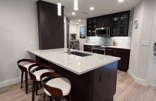 Ballast Point Casa | Cheerful South Tampa 4-bedroom home with free parking on premises