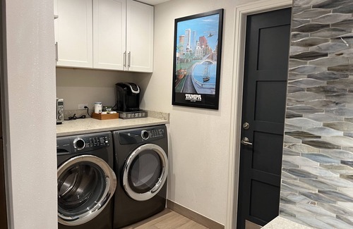 Ballast Point Casa | Cheerful South Tampa 4-bedroom home with free parking on premises