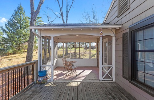 Platte Woods Casa | Cheerful, southwest-inspired heartland hideaway
