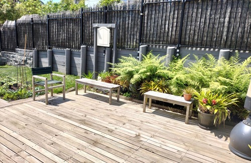 Remuera Casa | Cheerful sunny house close to waterfront, train, town and OBV