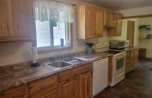 Fayetteville Casa | Cheerful three bedroom home with seasonal pool