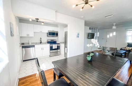 SoHo Casa | Cheerful Townhome Soho Backyard