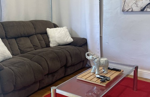 Modesto Casa | Cheerful Two Bedroom with Parking on Premises