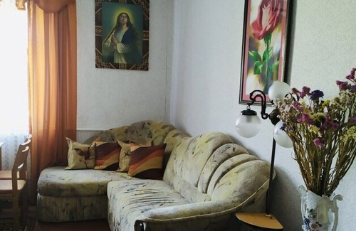 Vishnevets Casa | Cheerful Ukraine Farm and Garden House in Ternopil