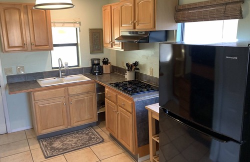 Truth or Consequences Casa | Cheerful Bungalow Walking Distance from Hot Springs District for Long Term Stays