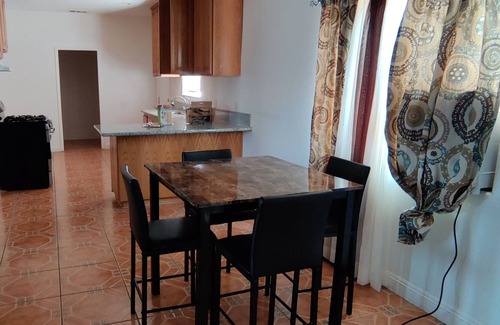 California City Casa | Cheerful Vacation 4 bedroom Family Home /Pool,Near Race Track, Golf ,Crews,Base.