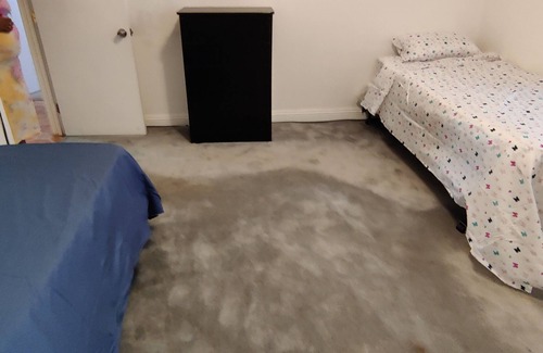 California City Casa | Cheerful Vacation 4 bedroom Family Home /Pool,Near Race Track, Golf ,Crews,Base.