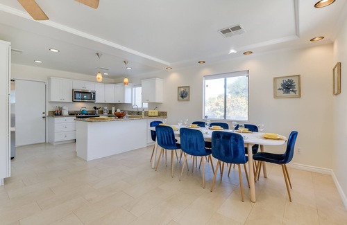 Bermuda Dunes Villa | Villa alegre con piscina, spa y pista de pickleball.