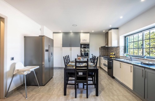 Mafra Casa | Cheerful villa with pool