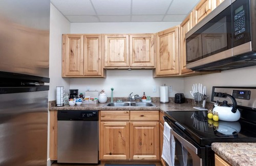 Central City Apartamento | Cheery & Comfortable Apartment Near Downtown – Ideal for Extended Stays