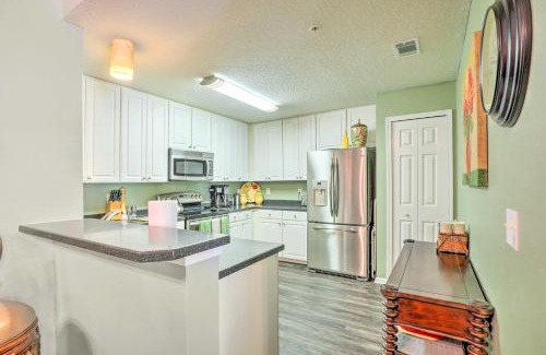St. Johns Apartamento | Cheery Condo with Community Pool and Waterslide!