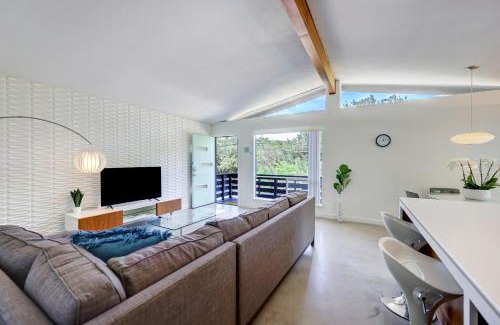 South River City Casa | Cheery Modern Retreat near SoCo & Downtown by Lodgewell
