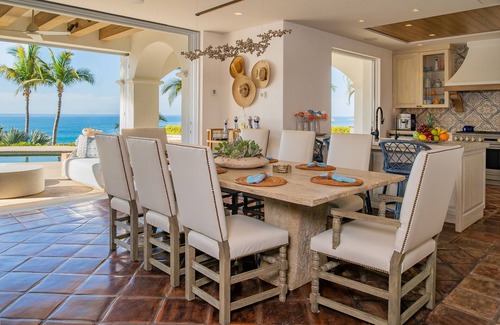 Palmilla Villa | Chef, Butler & Steps from the Beach w/ Beautiful 5 Bd Villas Del Mar