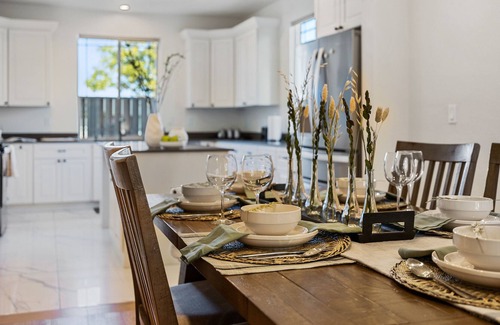 Union City Casa | Chef's Kitchen 4 bed w/King Suite & Backyard