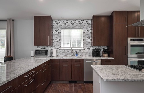 Lake Orion Casa | Chef's Kitchen, King Bed near GM Orion, Shops/Dining and Easy Access to Freeways