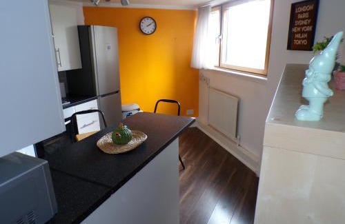 Chelsea Riverside Apartamento | Chelsea Orange Apartment Sleeps10-PetsOK-Parking
