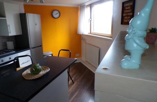 Chelsea Riverside Apartamento | Chelsea Orange Apartment Sleeps10-PetsOK-Parking