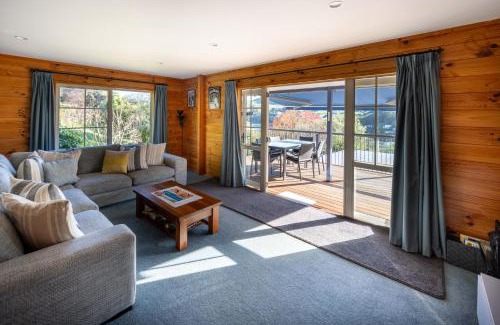 Akaroa Casa | Chemin Wonder - Akaroa Holiday Home
