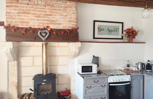 Saint-Pierre-de-Maille Cabaña | Chenevaux - Pretty 2 bedroom cottage with pool in countryside