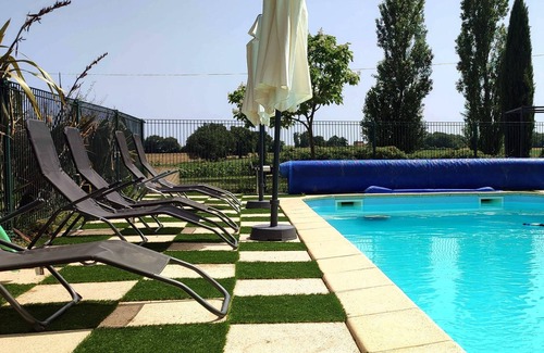 Saint-Pierre-de-Maille Cabaña | Chenevaux - Pretty 2 bedroom cottage with pool in countryside