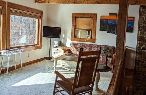 Bean Station Cabina | Cherokee lakefront cabin w/boat launch