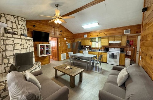 Concan Cabina | Cherokee Oaks - Frio River Haven