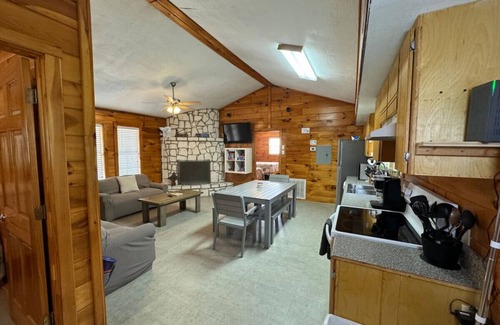 Concan Cabina | Cherokee Oaks - Frio River Haven