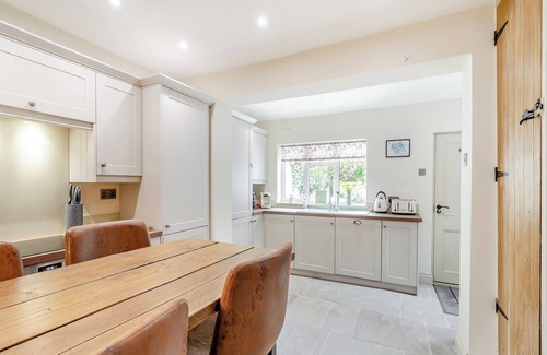 Cherry Burton Cabaña | Cherry Blossom Cottage