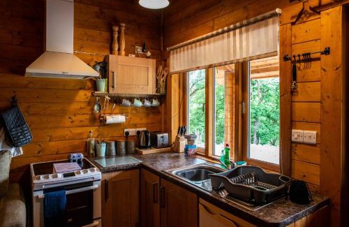 Welshpool Chalet De Esquí | Cherry Cabin - Little Log Cabin in Wales
