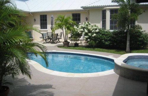 Marine Gardens Apartamento | Cherry Garden Villa Apartment - private pool in desirable Rockley Beach location
