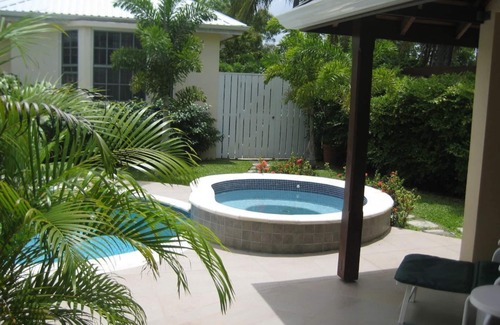 Marine Gardens Apartamento | Cherry Garden Villa Apartment - private pool in desirable Rockley Beach location