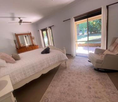 Wandin East Casa | Cherry Haven farm house with a view