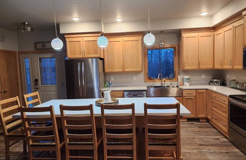 Algoma Casa | Cherry Tree House - located on 10 acres - only 5 minutes from Algoma.