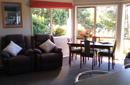 Te Awamutu Casa | Cherry Tree Lane Accommodation, Quiet location bordered by farmland.