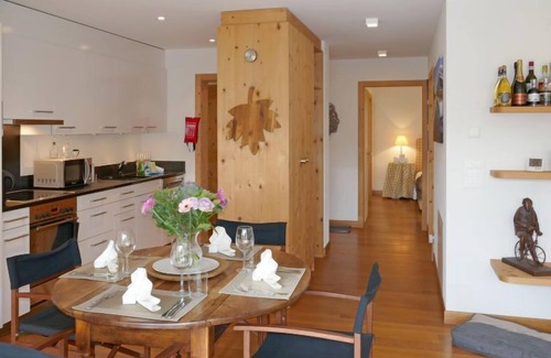 Samedan Apartamento | Chesa San Bastiaun B4 by Interhome