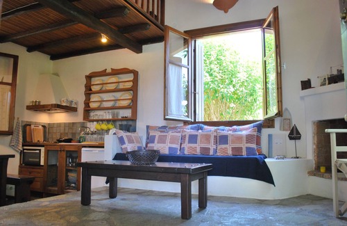 Skopelos Cabaña | CASA DE ÁRBOL DE CASTAÑA PISCINA PRIVADA ENTORNO RURAL PACÍFICO