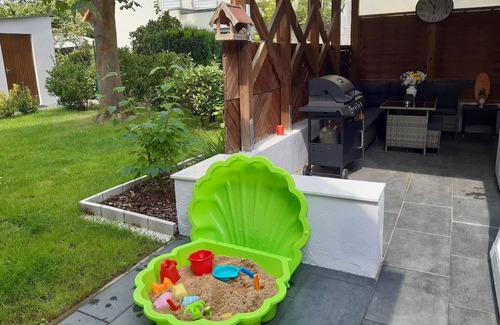 Zirndorf Apartamento | Chestnut apartment (90sqm) with beautiful garden