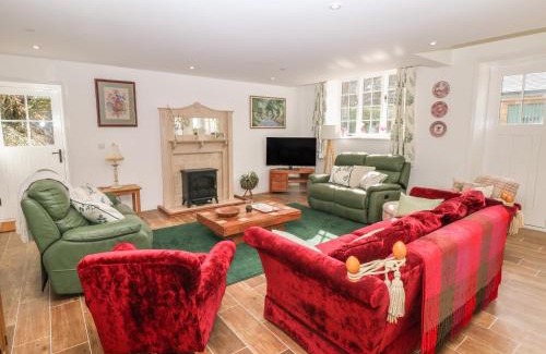 Hollow Meadows Casa | Chestnut Cottage
