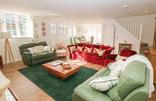 Hollow Meadows Casa | Chestnut Cottage