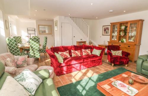 Hollow Meadows Casa | Chestnut Cottage