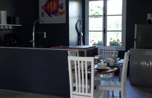 Cour-Cheverny Cabaña | CHEVERNY Gîte des Glycines 4 personas (2 habitaciones) con jardín cerrado