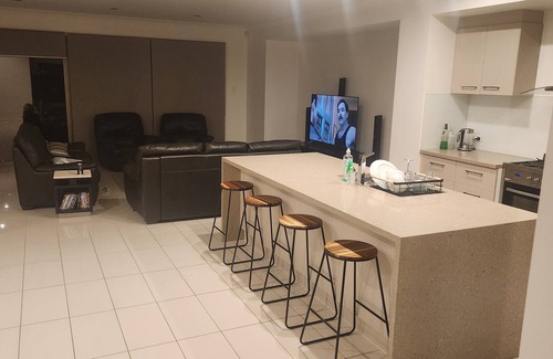 Surfers Paradise Casa | Chevron Island Holiday Home