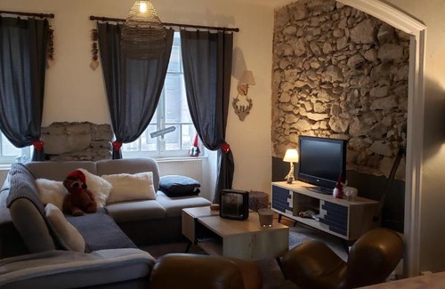 Cierp-Gaud Casa | Chez Anne, Maison cosy avec spa, billard et Jardin