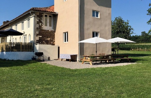 Charente Limousine Casa | Lago privado y piscina de Chez Broche para 12 personas