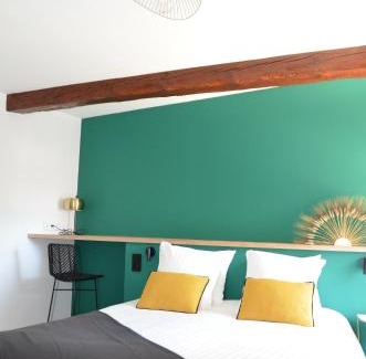 Parentis-en-Born Hotel | CHEZ FLO