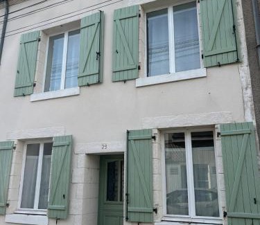 Les Montils Casa | Chez Laurette Les Montils Maison de Bourg