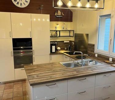 Loguivy Casa | Chez Mado et Marcel