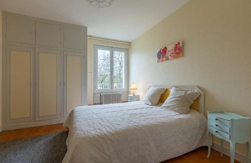 La Ville-aux-Clercs Apartamento | Chez Maryse et Guy - Bel Appt pour 4 avec jardin