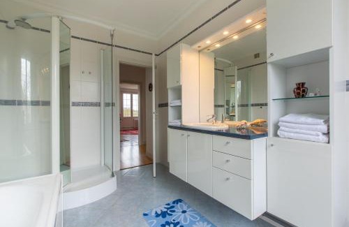 La Ville-aux-Clercs Apartamento | Chez Maryse et Guy - Bel Appt pour 4 avec jardin
