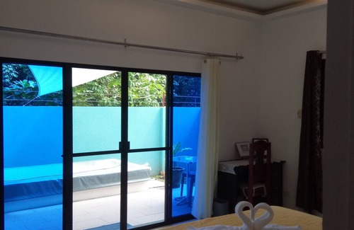 Valencia Casa | Chez Melanie U1 -Dumaguete Getaway with private plunge pool & Starlink Internet.